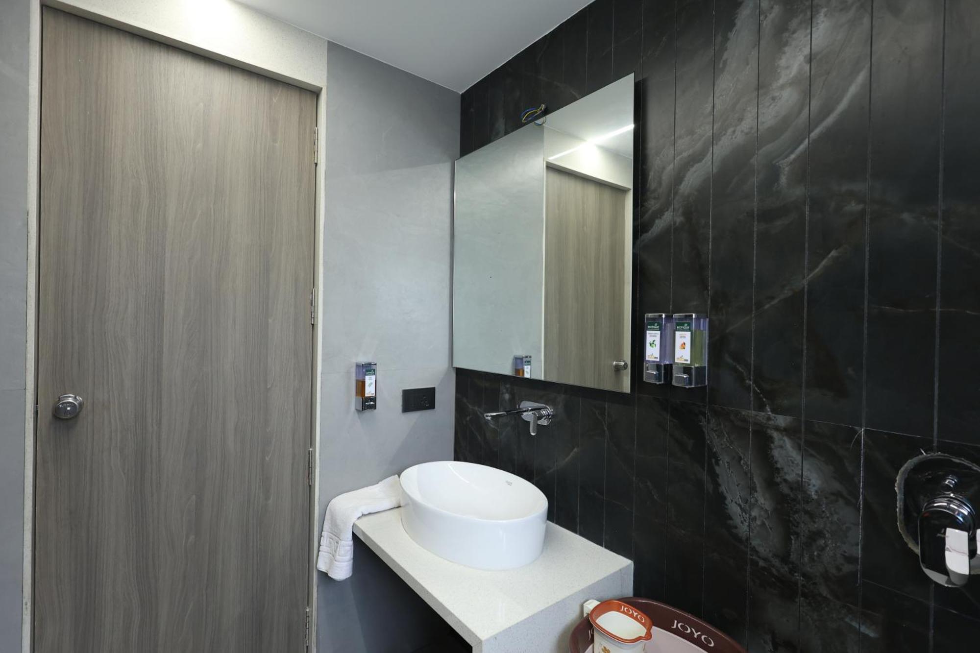 Hotel Statusinn, Ichalkaranji المظهر الخارجي الصورة