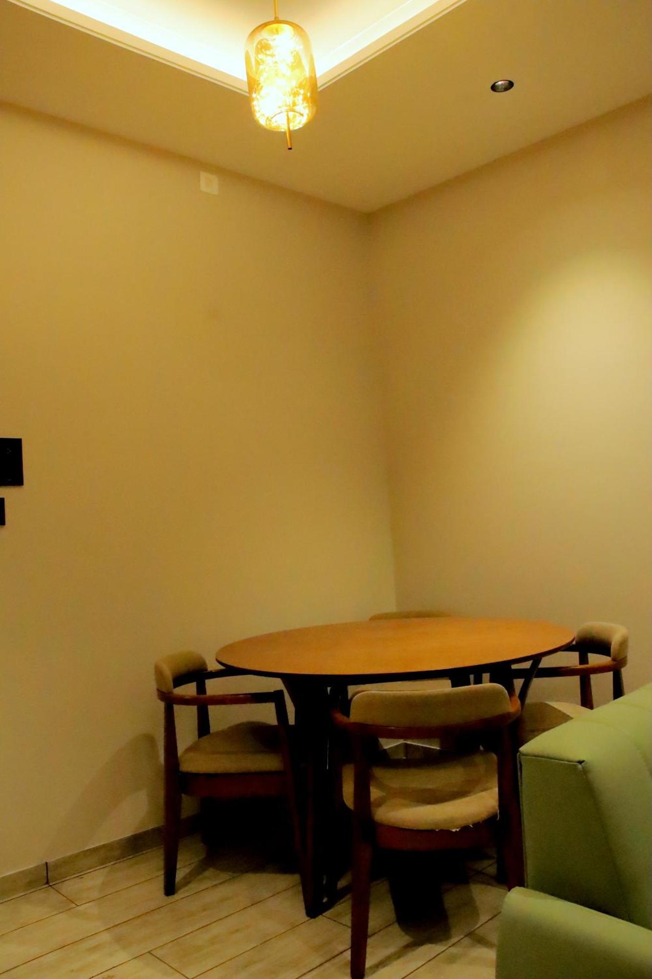 Hotel Statusinn, Ichalkaranji المظهر الخارجي الصورة