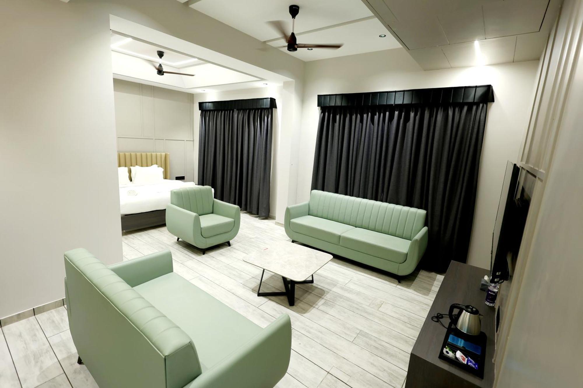 Hotel Statusinn, Ichalkaranji المظهر الخارجي الصورة