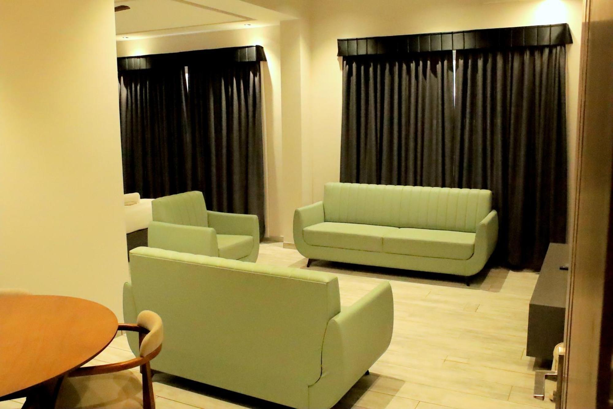 Hotel Statusinn, Ichalkaranji المظهر الخارجي الصورة